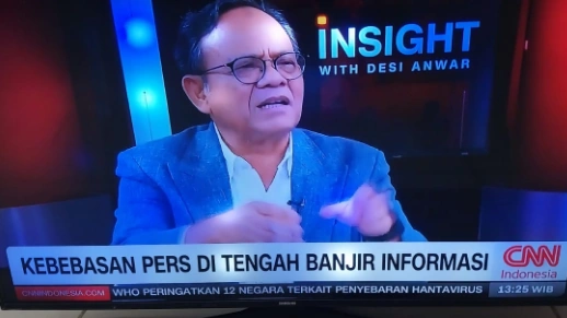 Cahaya Putih terang di layar TV