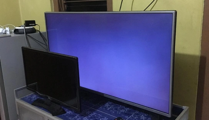 Layar TV Menyala Biru atau Redup Tapi Tidak Ada Gambar