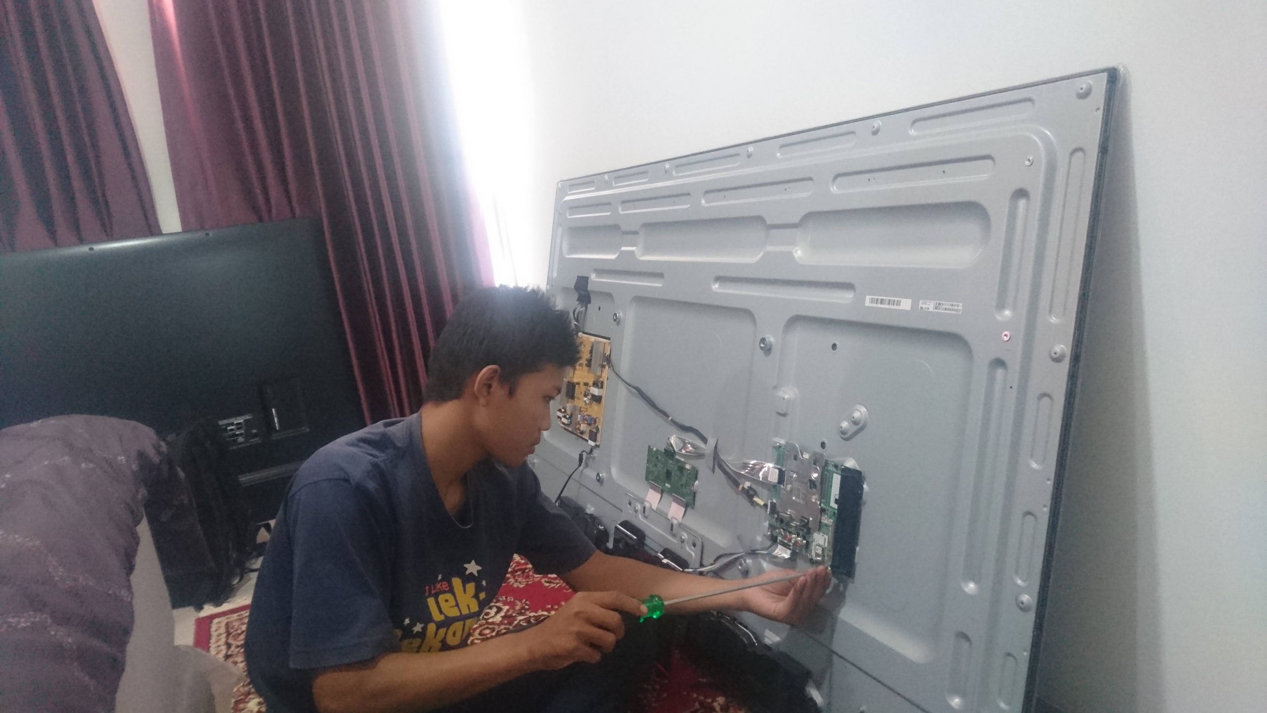 Spesialis service tv dan sparepart