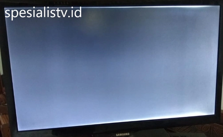 Mengecek TV Samsung layar blank