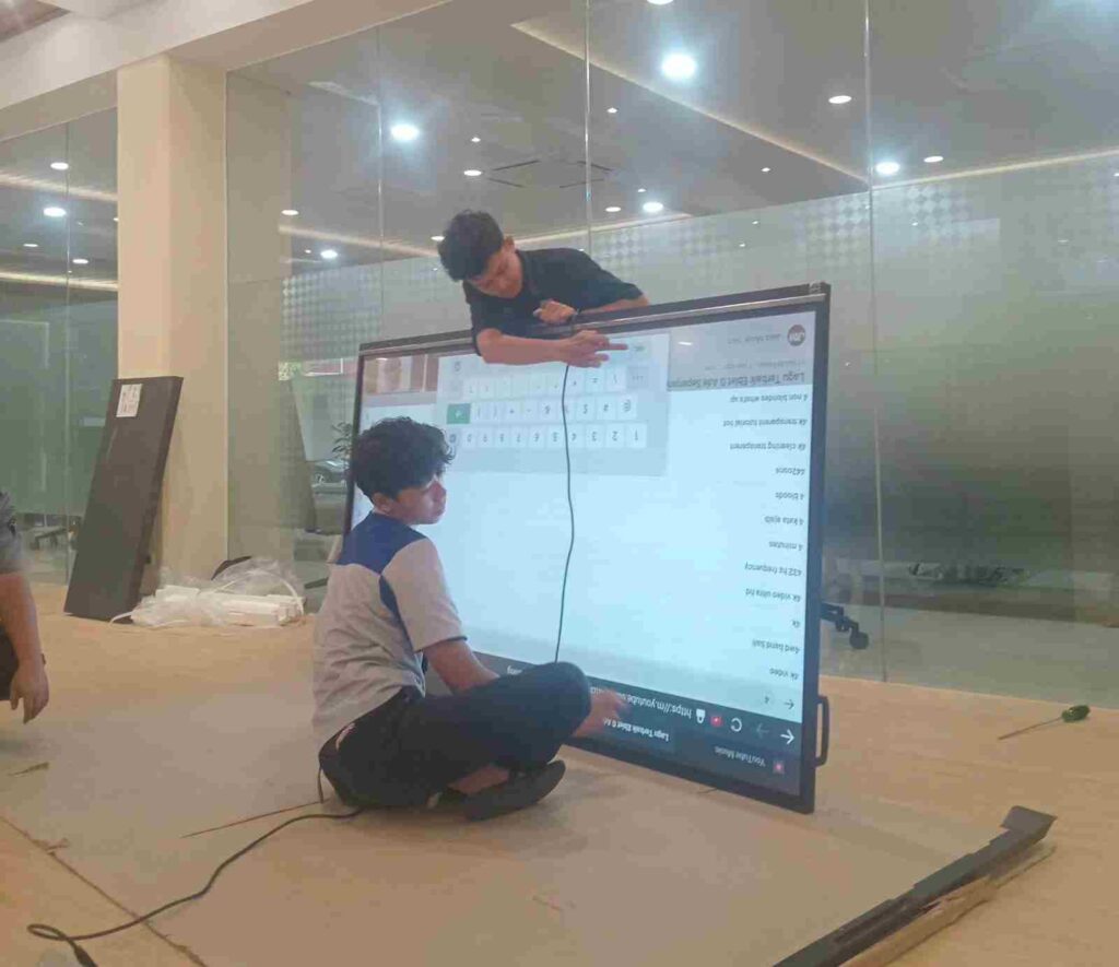 Servis TV Interactive Display 86 Inch Blank LCD di Jakarta Timur