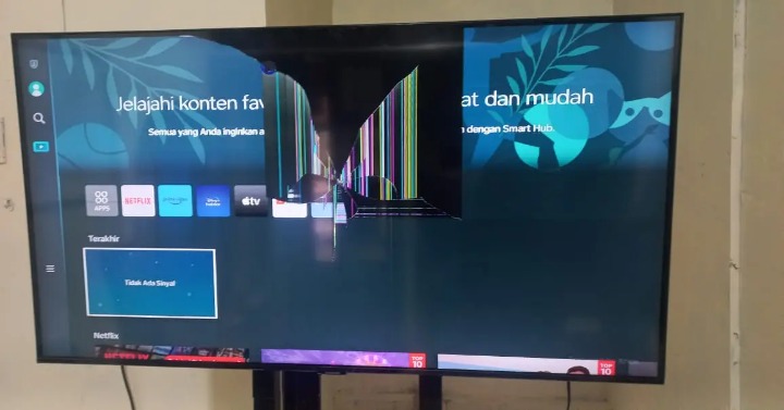 tv layar retak