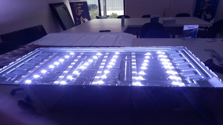 penggantian lampu backlight