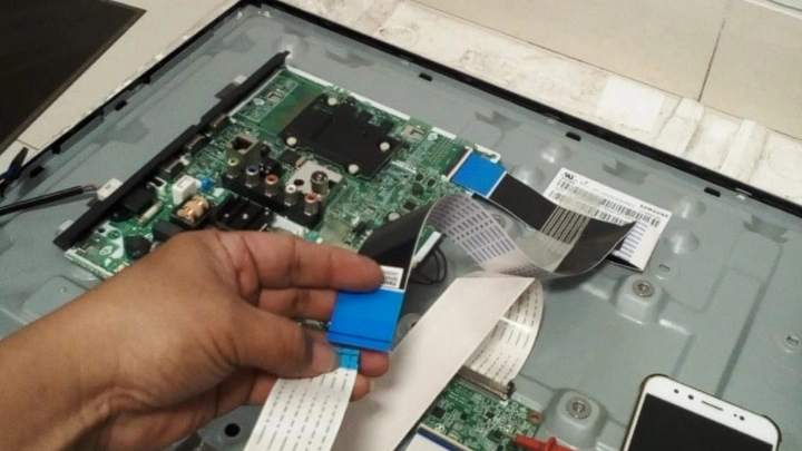 ganti mainboard tv