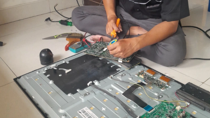 Service tv Kecamatan makasar