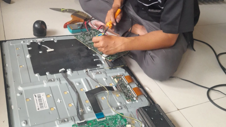 Service tv di Cakung