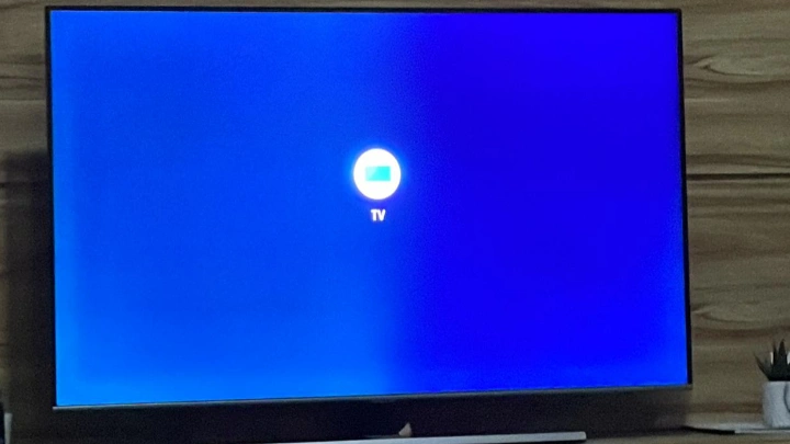 TV layar blank biru