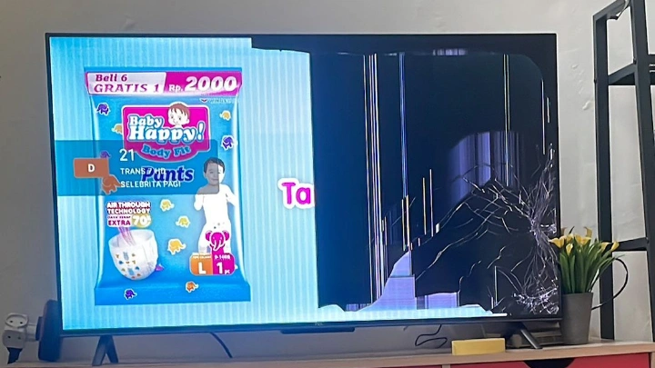 Tv retak karena benturan