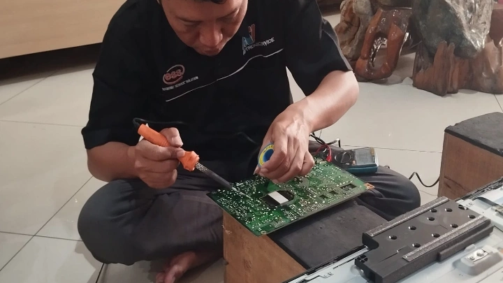 service tv di menteng