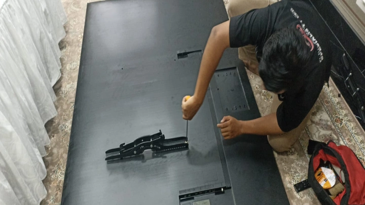 Service TV terdekat di Senen