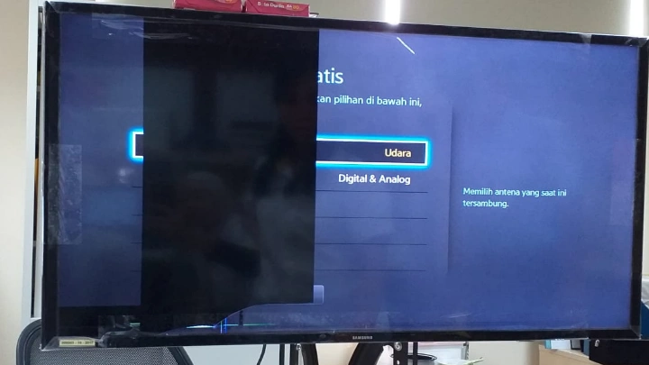 TV layarnya pecah
